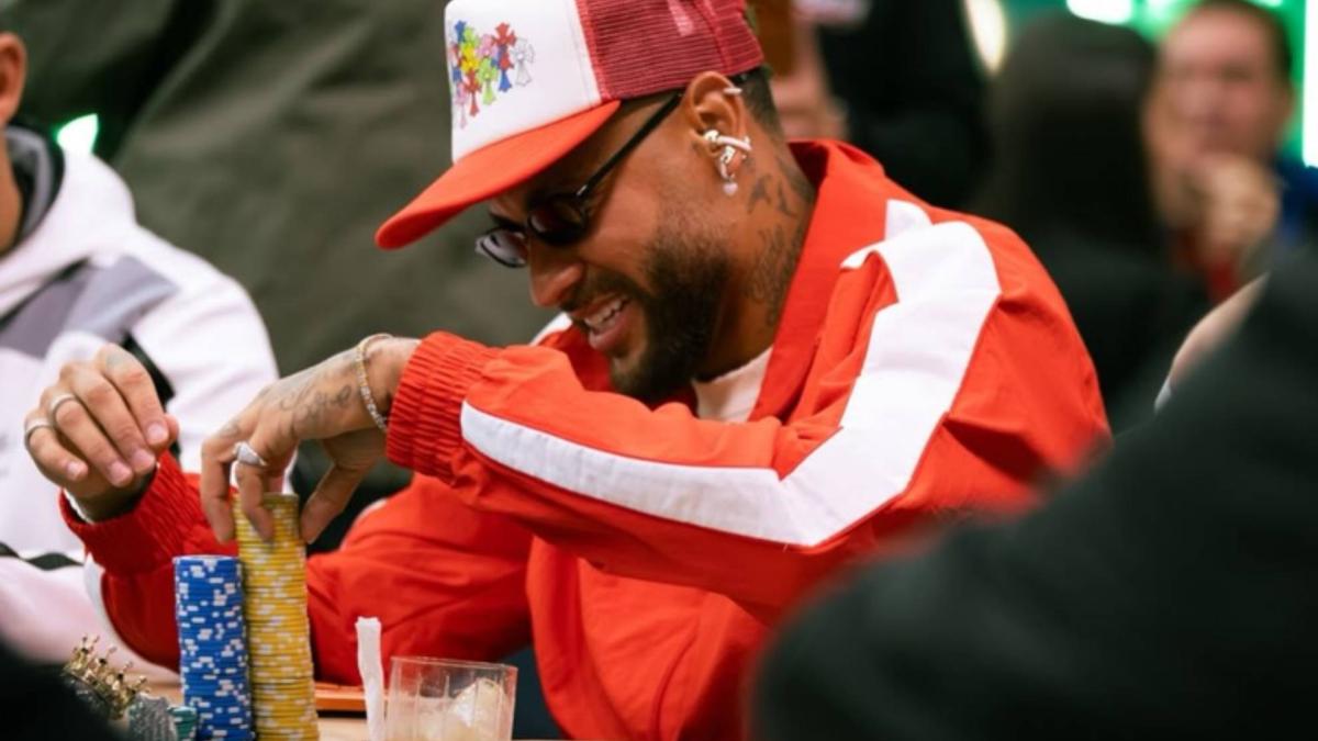 Neymar la lía por jugar al póquer en un torneo mientras compite su Santos: "¡Ocúpense de sus vidas!"