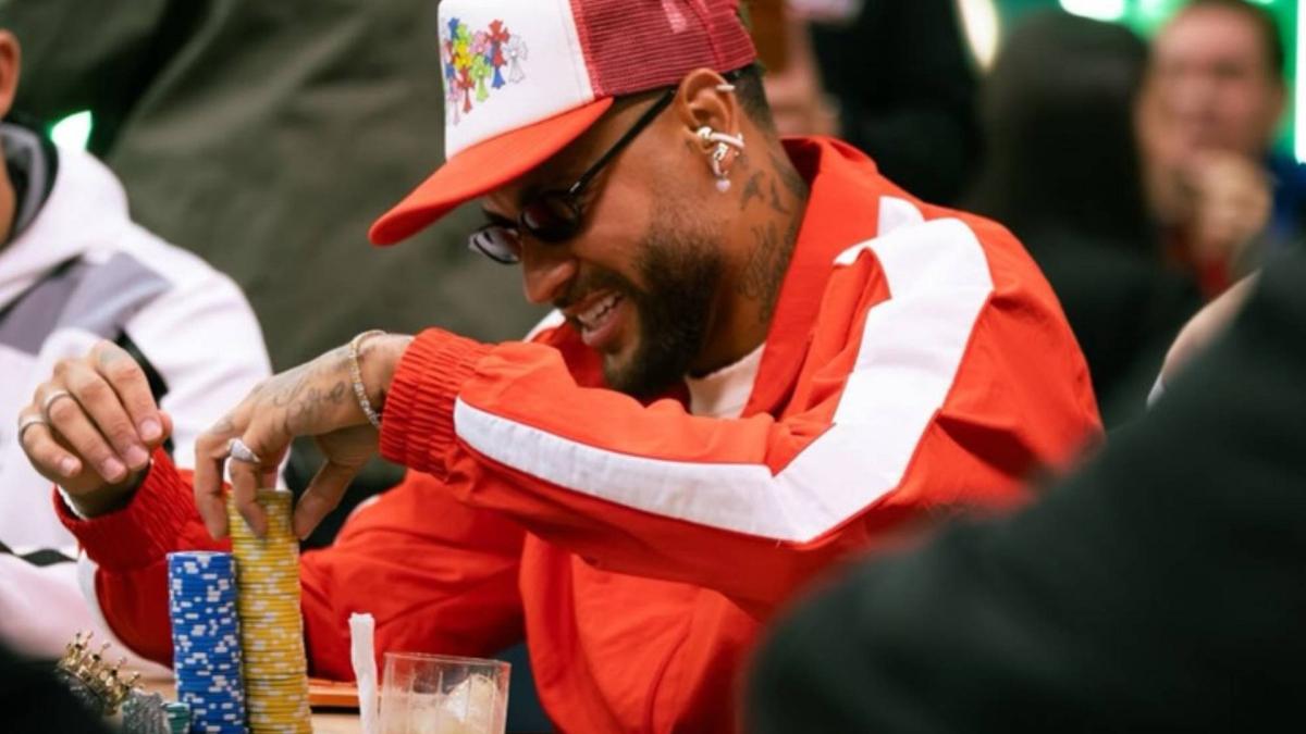 Neymar se defiende: jugó póquer en su día libre