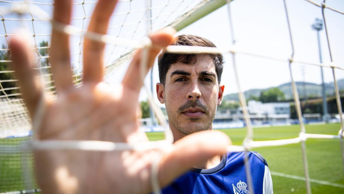 Oficial: Carlos Fernández es traspasado al Real Oviedo, con el que firma hasta 2028