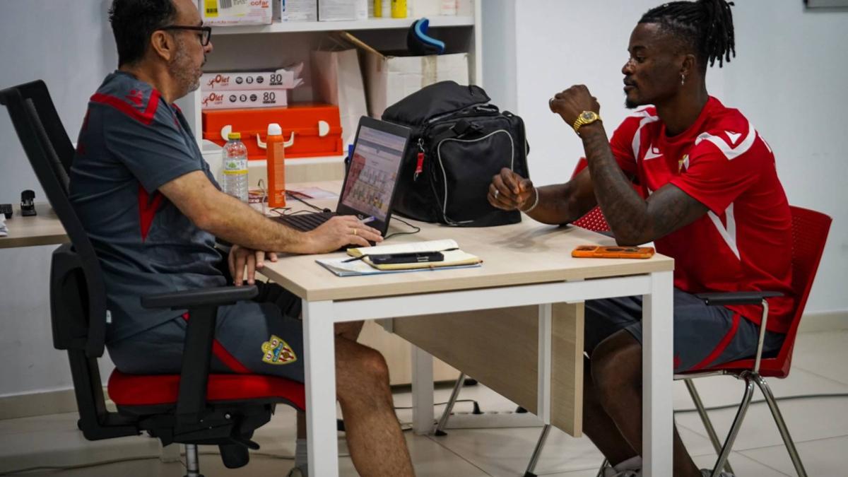 Cipenga se une al Almería tras su paso por el Mundial