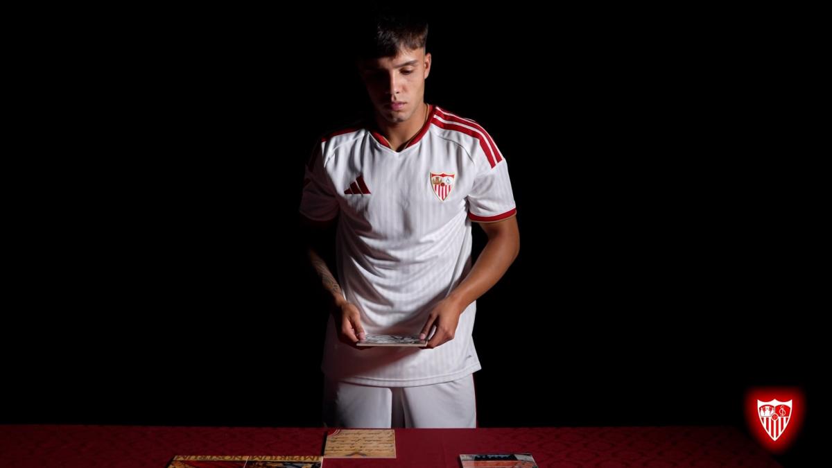 Julio Díaz, nuevo jugador del Sevilla hasta 2031
