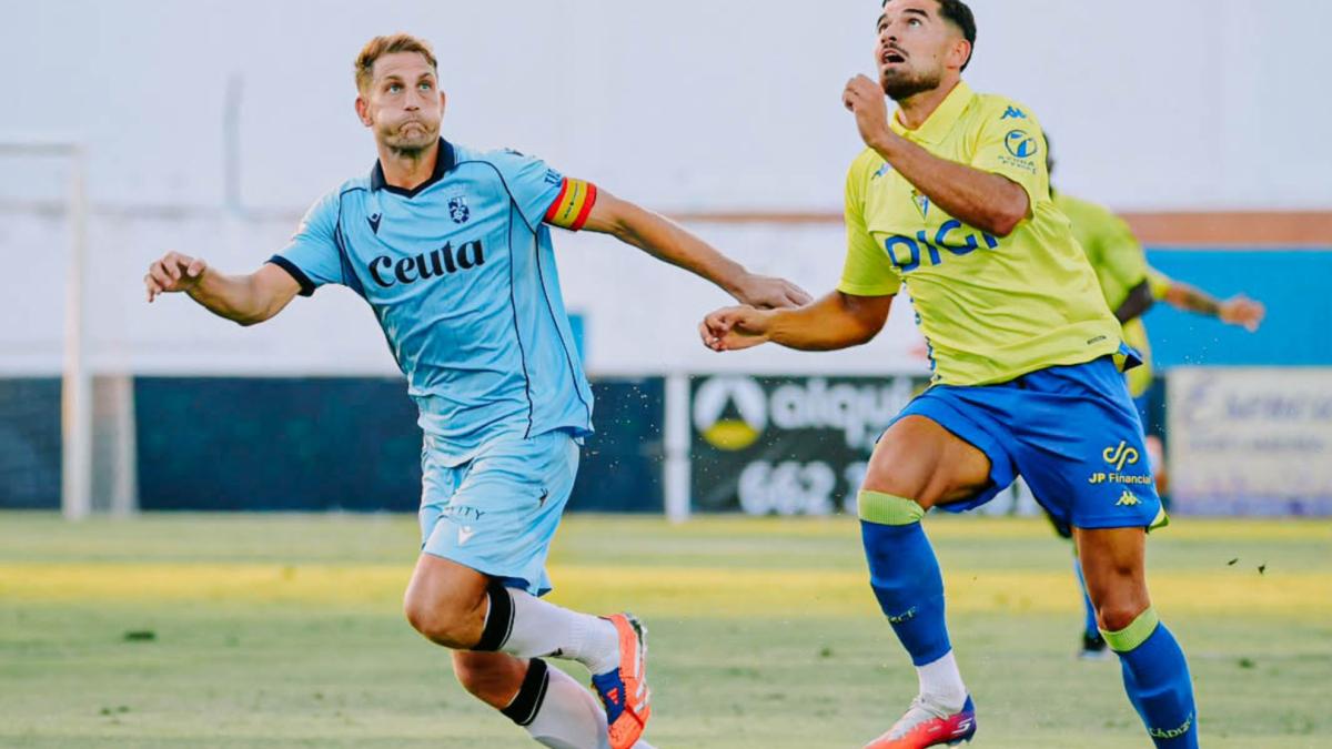 Ceuta remonta al Cádiz y se lleva la victoria en Arcos