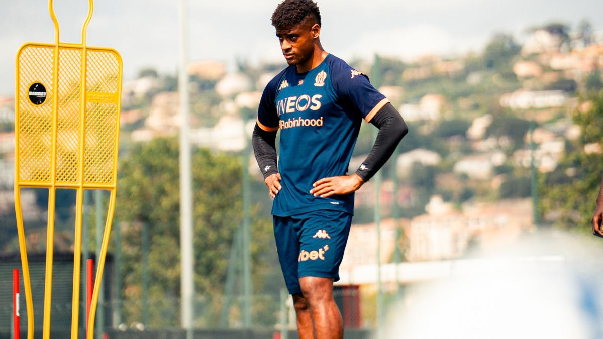 Cagliari, Venezia y Preston van por Kevin Carlos