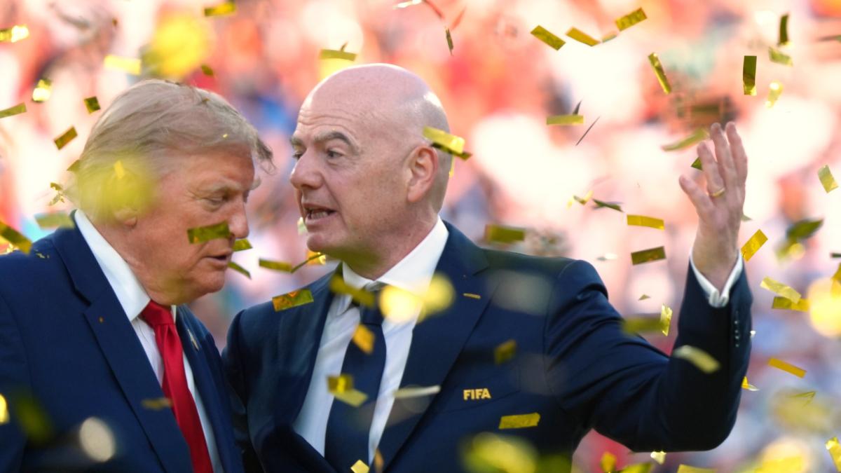 Gianni Infantino da marcha atrás y suspende la privatización del Mundial