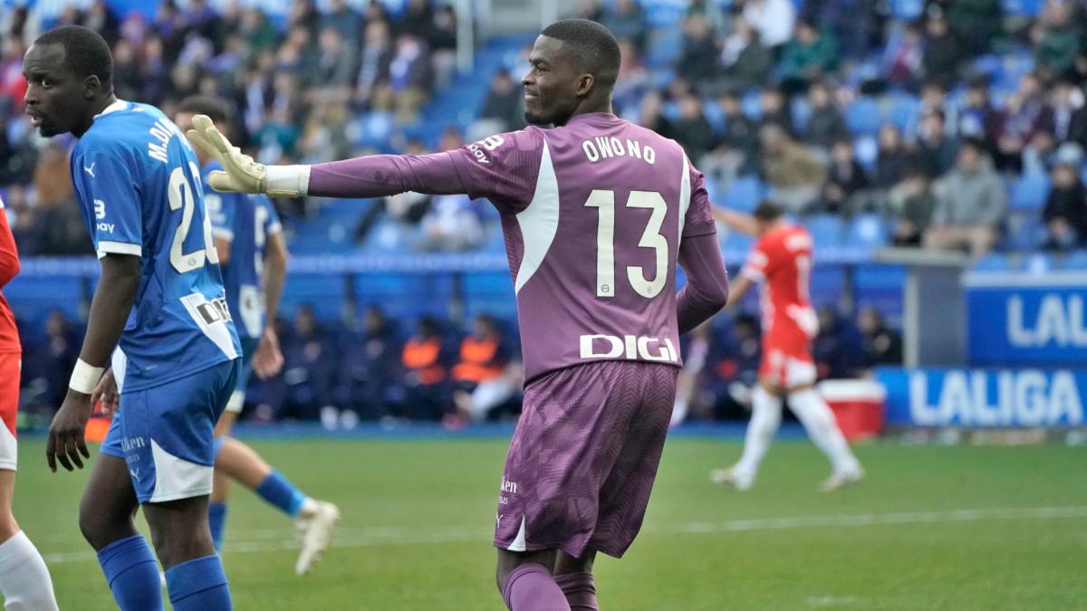 Alavés define su portería: ¿Owono o Adrián?