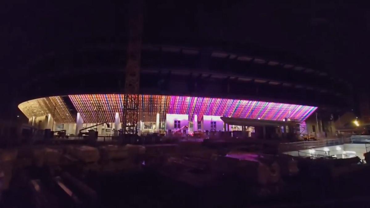El Barça prueba la nueva iluminación del Camp Nou