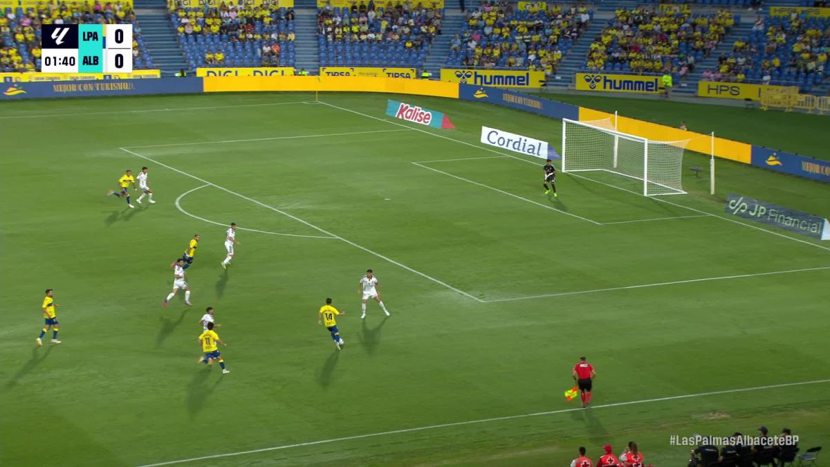 Las Palmas rompe su maldición inicial con gol de Sandro