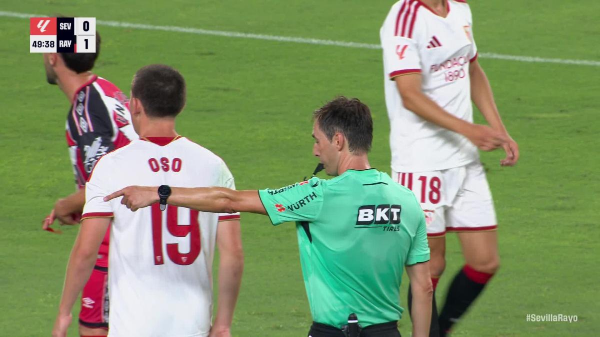 Sevilla gana 2-1 al Rayo con dos penales en remontada