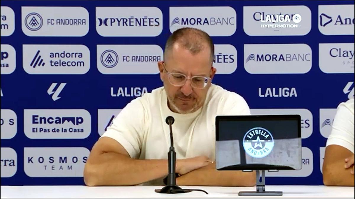 Rueda de prensa surrealista de José Juan Romero duró 1:12