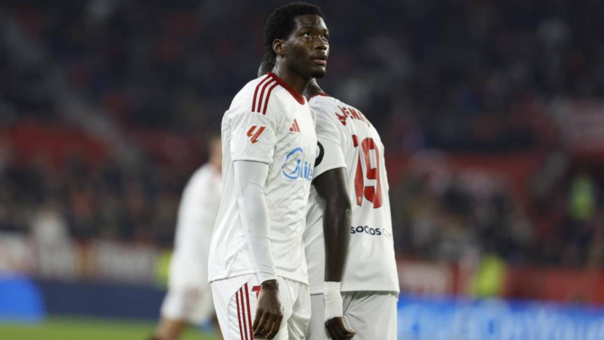 El Sevilla recibe oferta de Arabia Saudita por Agoumé