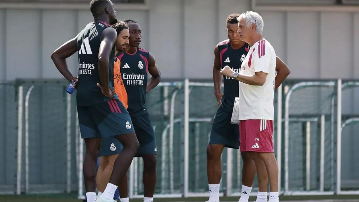 Mourinho inicia su etapa en Madrid con firmeza y disciplina