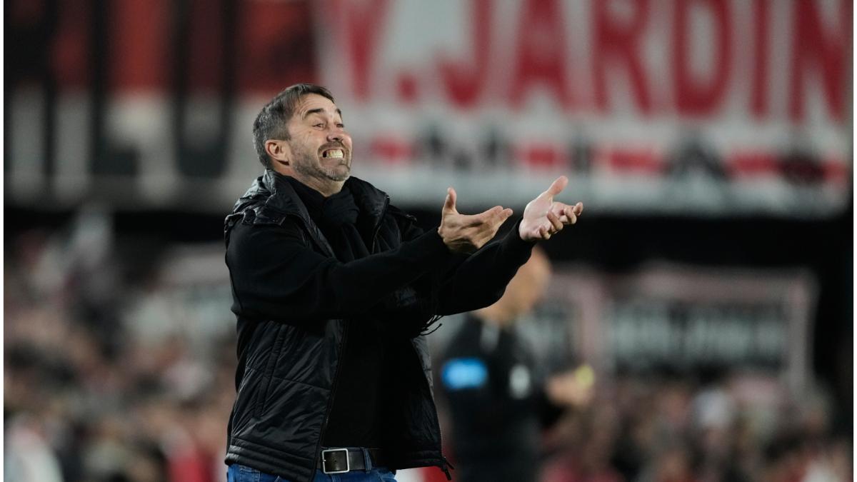 Coudet deja River tras 27 partidos y caída en Sudamericana