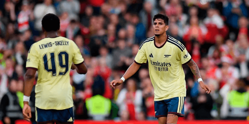 Hincapié anotó en el amistoso del Arsenal ante el Betis