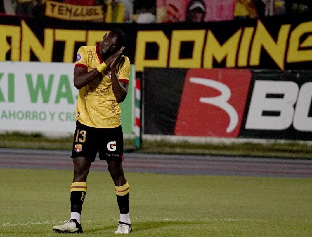 Janner Corozo deslumbra con triplete y un emotivo homenaje en la victoria de Barcelona SC