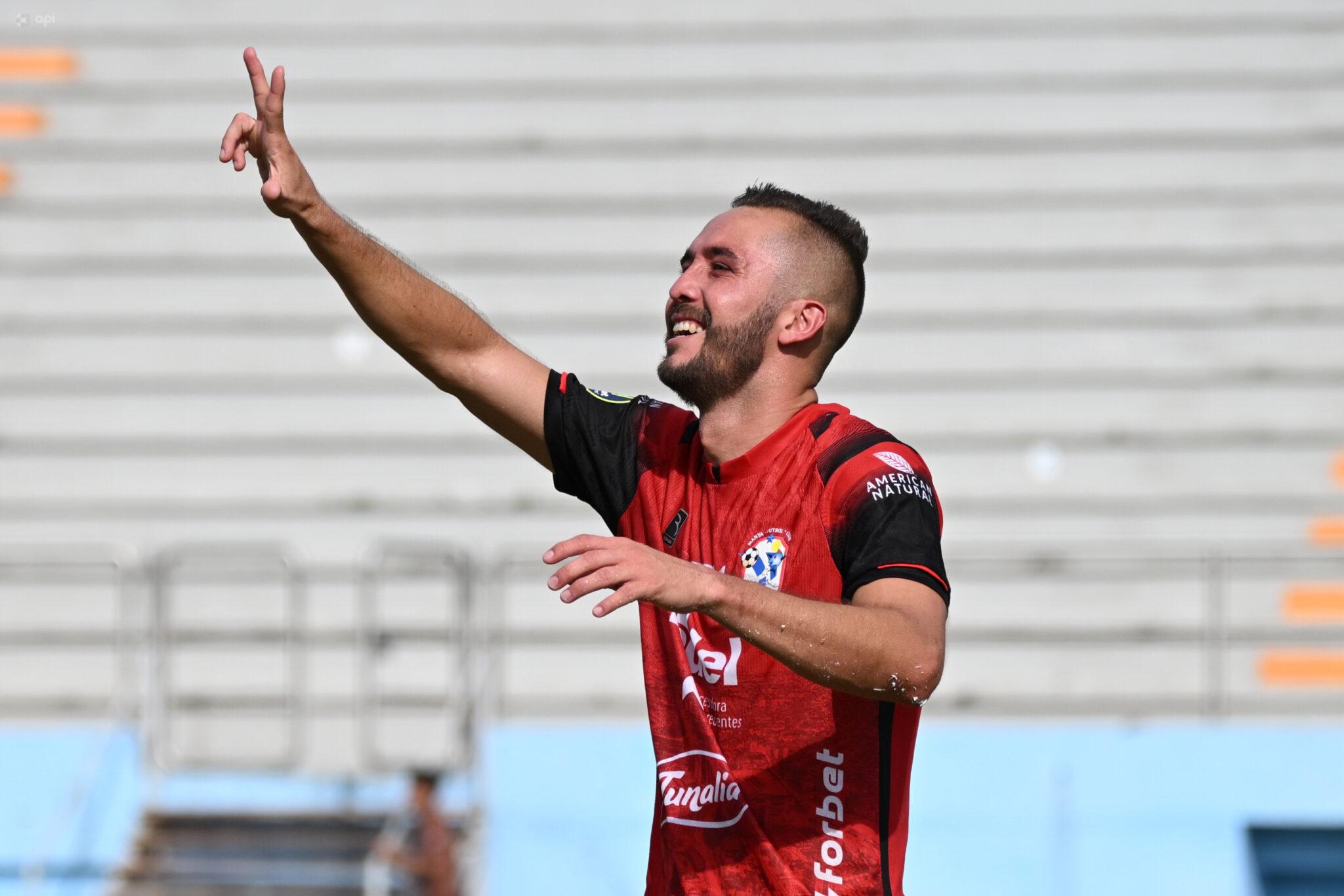 Manta logra remontada y vence a Libertad