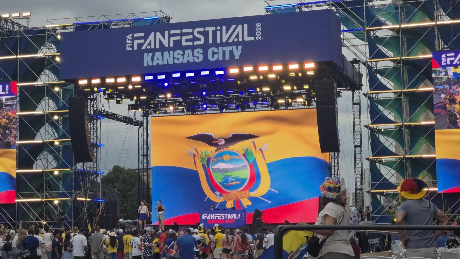Banderazo tricolor en Kansas antes de Ecuador–Curazao