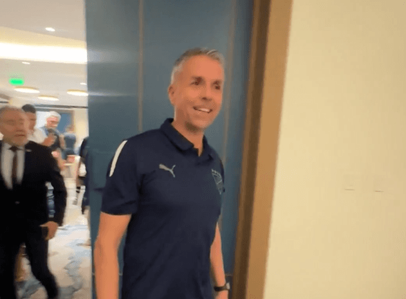 Gustavo Álvarez fue presentado como nuevo entrenador de Liga en Guayaquil