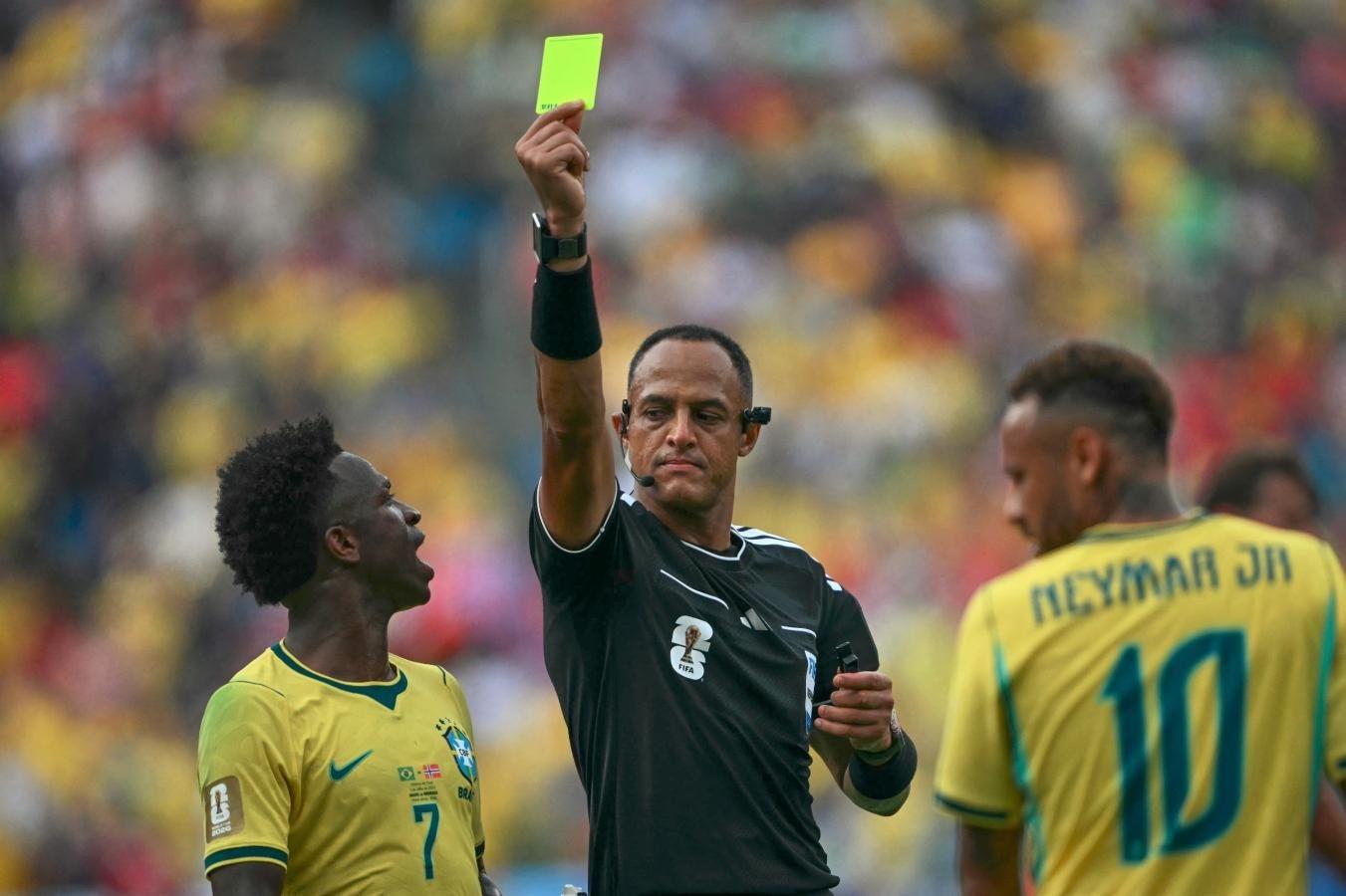Ismail Elfath dirigirá Argentina vs Inglaterra en la semifinal