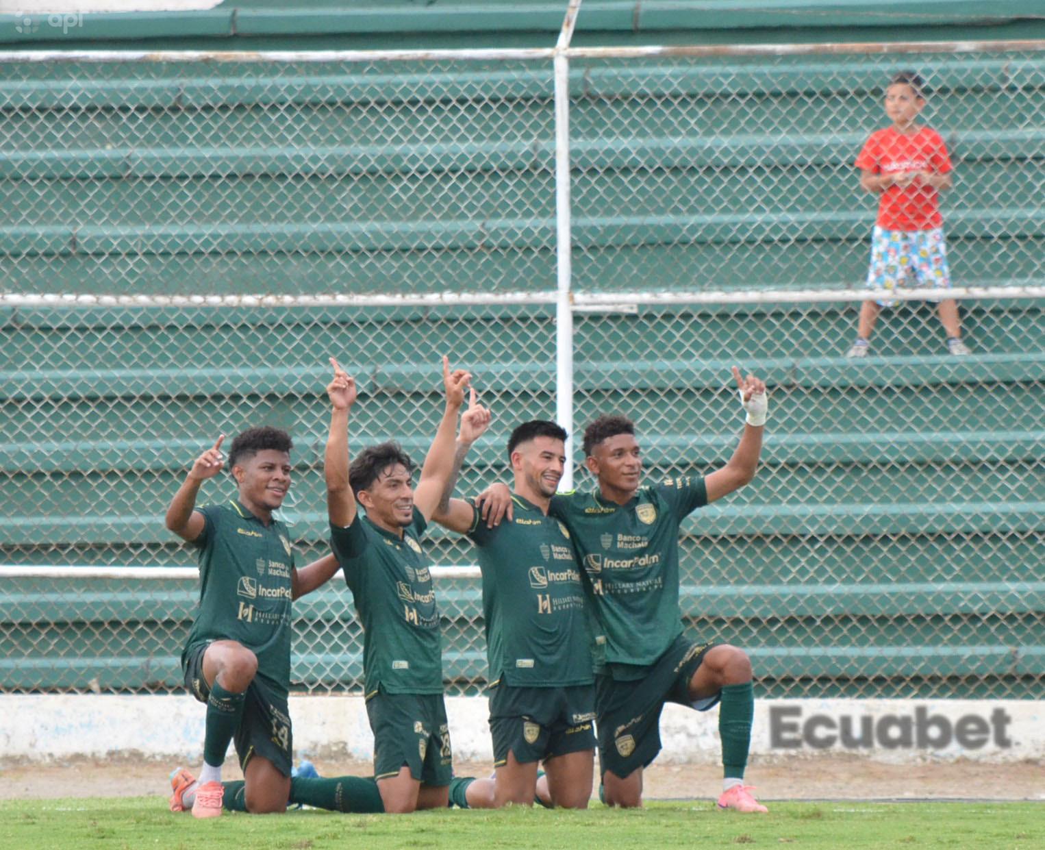 Orense SC secured a 2-0 victory over Deportivo Cuenca, with Agustín Herrera scoring both goals in the second half, leading his team to a crucial win in LigaPro Serie A.