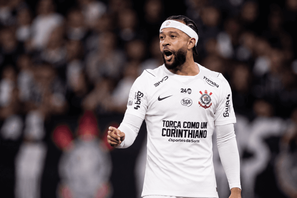 Memphis Depay critica al Corinthians por no renovar su contrato
