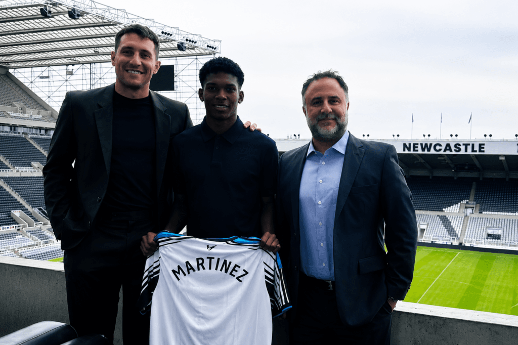 RUMBO A INGLATERRA: Johan Martínez fue presentado como nuevo jugador de Newcastle