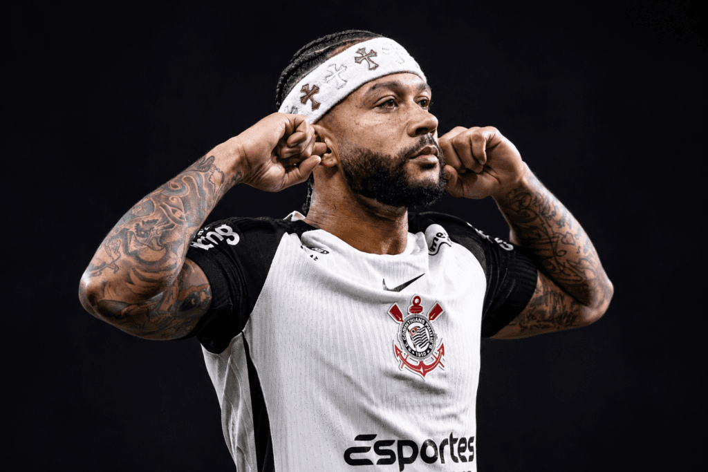 Corinthians aprueba renovar a Memphis Depay