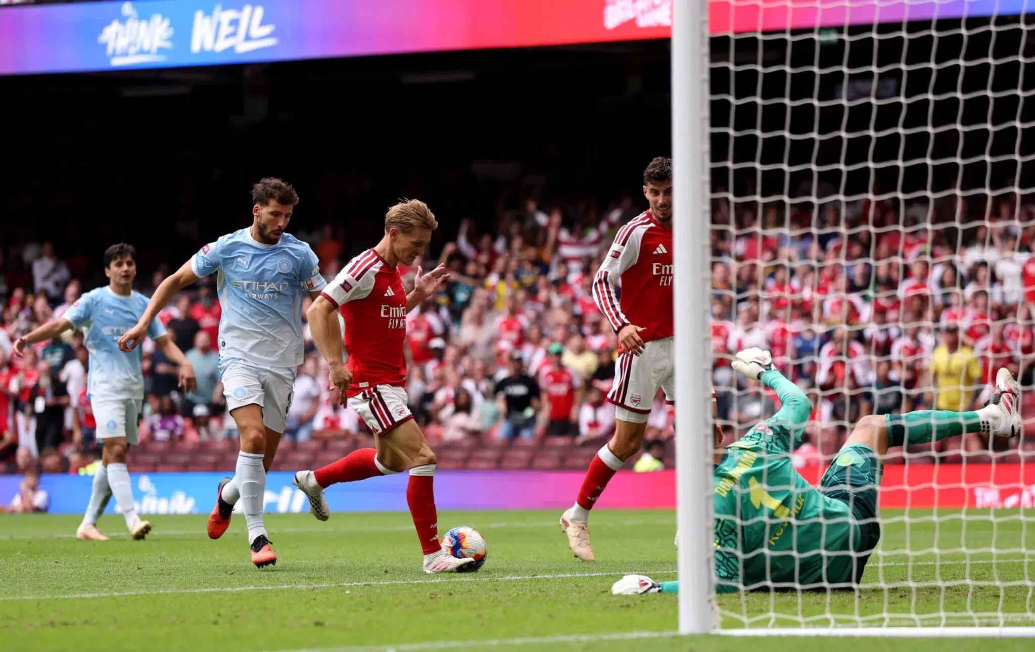 OTRO TÍTULO PARA HINCAPIÉ! Arsenal goleó al Manchester City y conquistó la Community Shield