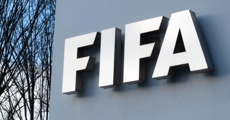 FIFA respalda a Infantino tras crisis por venta de derechos del Mundial