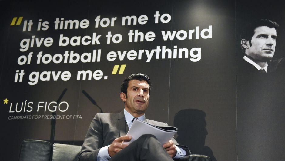 Luis Figo exige la renuncia de Infantino tras escándalo en la FIFA