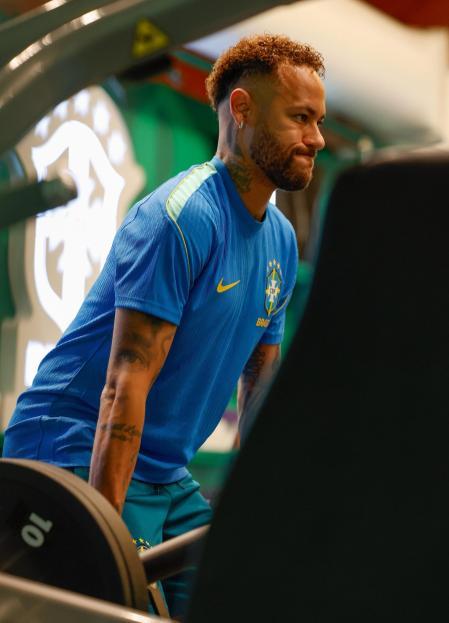 Neymar desata la ilusión en Brasil y vuelve a entrenarse con el grupo antes del crucial enfrentamiento ante Haití