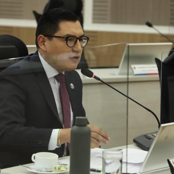 Concejal de Quito denuncia irregularidades en contratos por USD 65 millones