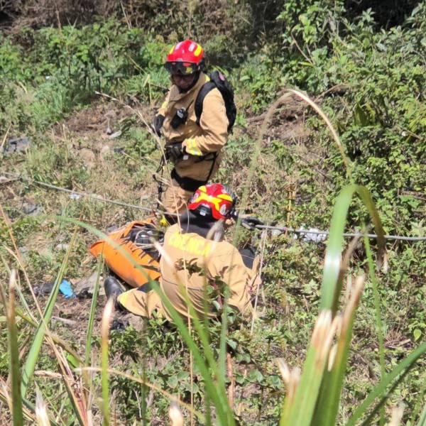 Trágico accidente en la vía Cuenca-Molleturo: dos fallecidos