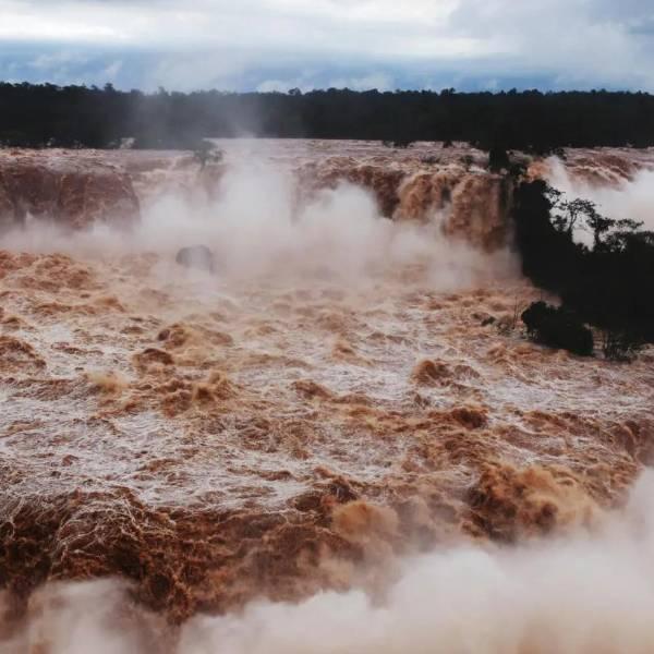 Cataratas del Iguazú cierran por crecida del río