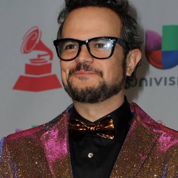 Aleks Syntek reaparece en redes con imagen sorprendente sin cabello