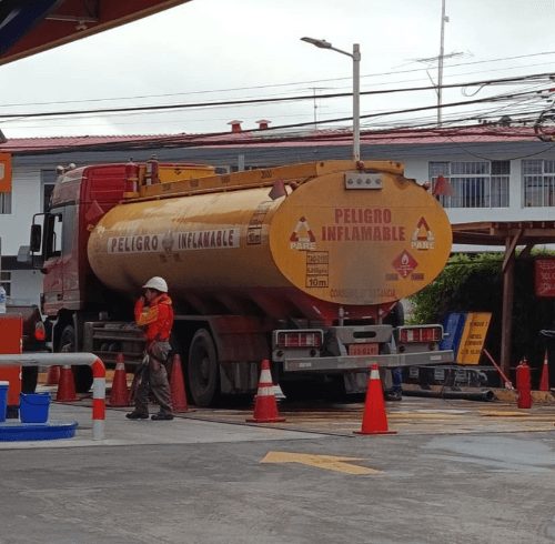 Transportistas alertan por racionamiento de diésel