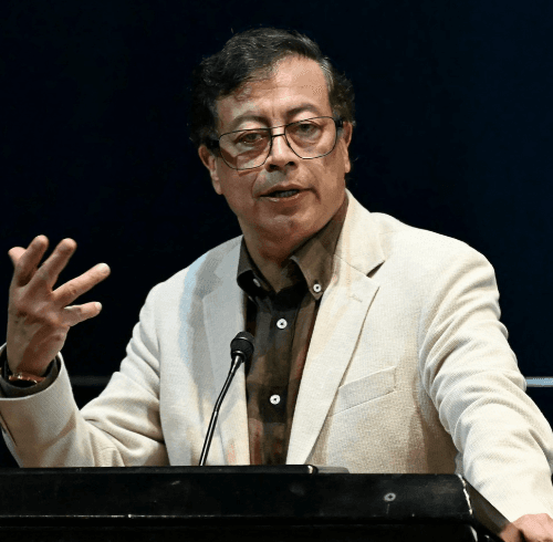 Gustavo Petro rechaza vínculos con Luisa González y responde a Noboa
