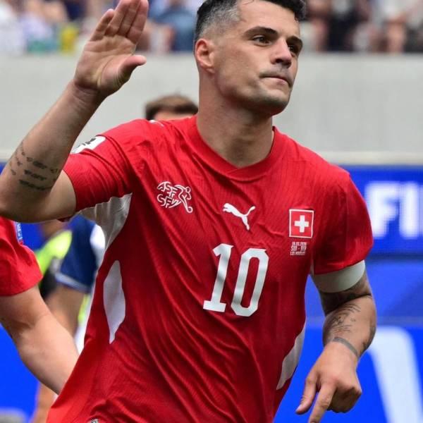 Granit Xhaka multado por falsificar certificado COVID-19