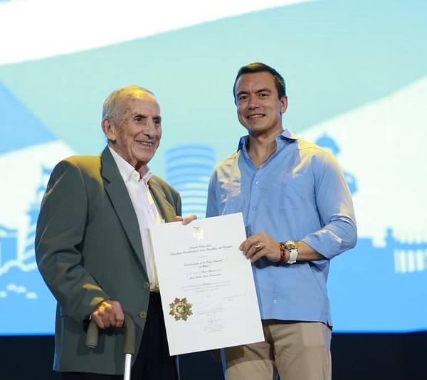 Daniel Noboa destaca a Juan Tanca Campozano por su labor médica