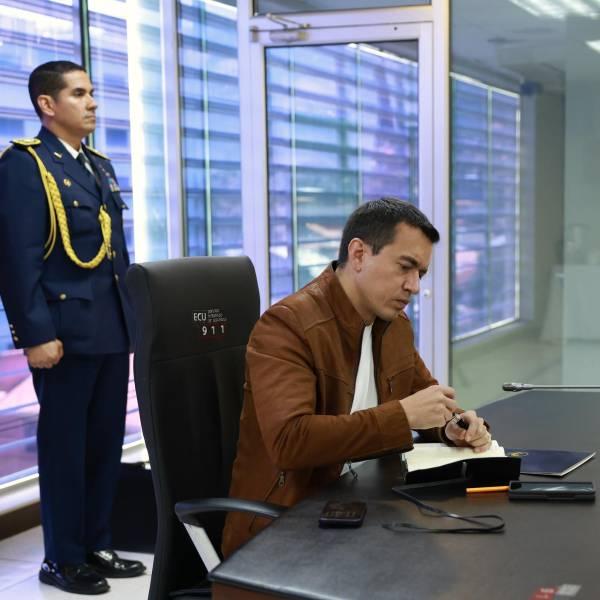 Daniel Noboa anuncia rebaja de 4 centavos en combustibles