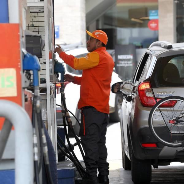 Precios de combustibles disminuyen desde el 12 de octubre