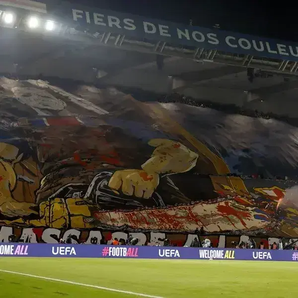 PSG en riesgo de sanción UEFA por pancarta contra FC Barcelona